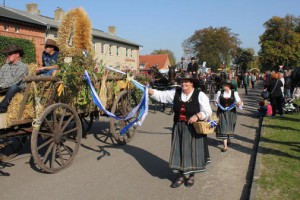 10-000-Besucher-feiern-Landeserntedankfest_pdaArticleWide